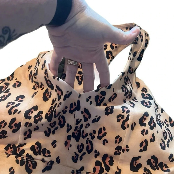 Fabletics | On-the-Go Midi Medium-Impact Sports Bra - with back pocket size L - Picture 5 of 8